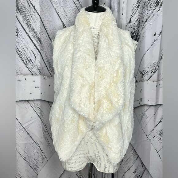 Jack by BB Dakota Jackets & Blazers - Jack BB Dakota Vest Faux Fur Ivory M